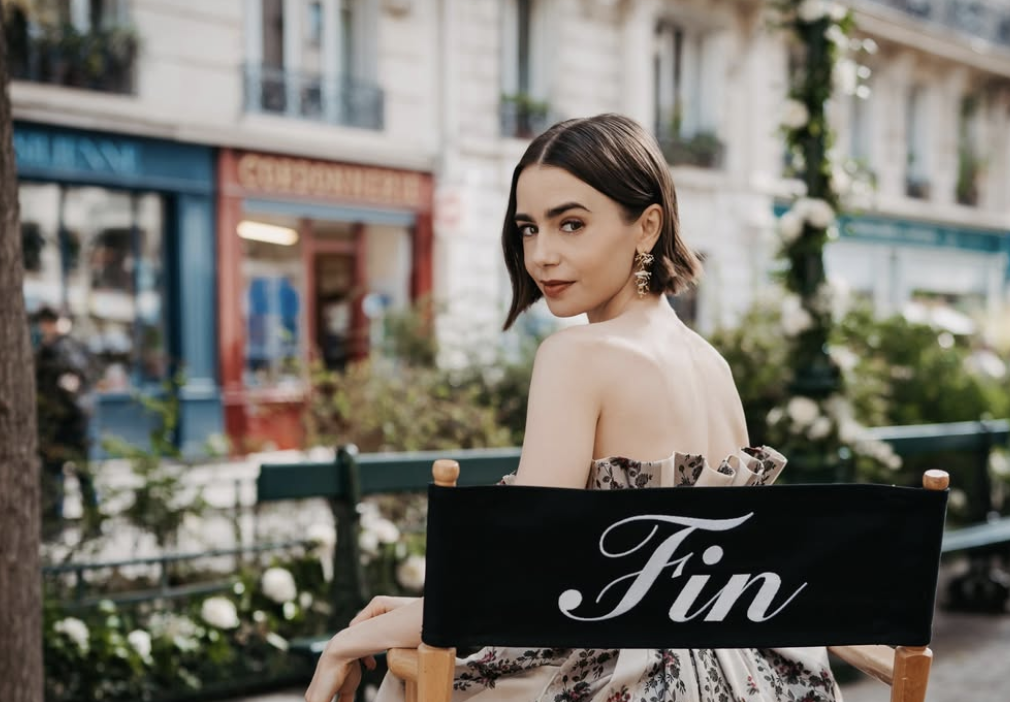 Lily Collins cierra un capítulo: termina el rodaje de ‘Emily en París’ Post feature image