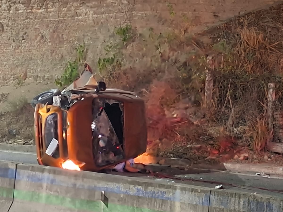 Hombre muere tras volcar su vehículo en la carretera Huejutla–Tehuetlán Post feature image