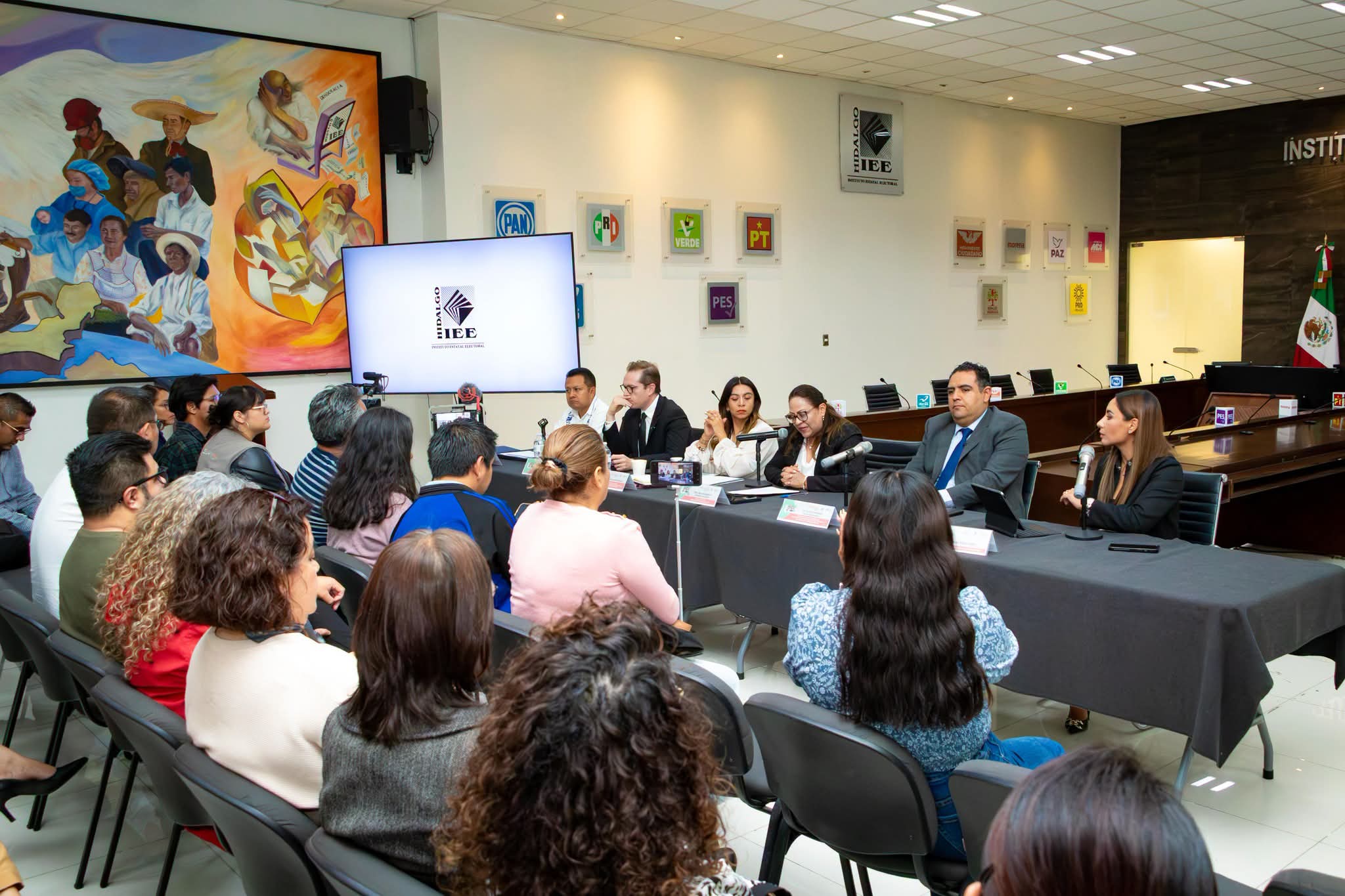IEEH amonesta a regidor de Tula por mantener propaganda electoral fuera del plazo legal