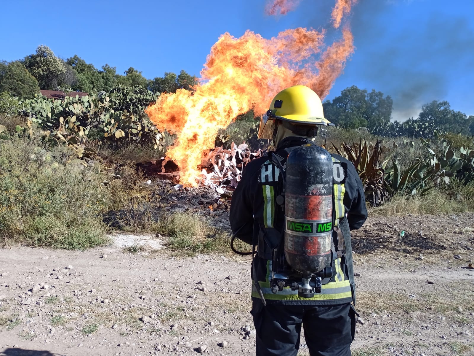 Incendio durante trabajos de Pemex deja personas lesionadas en Epazoyucan