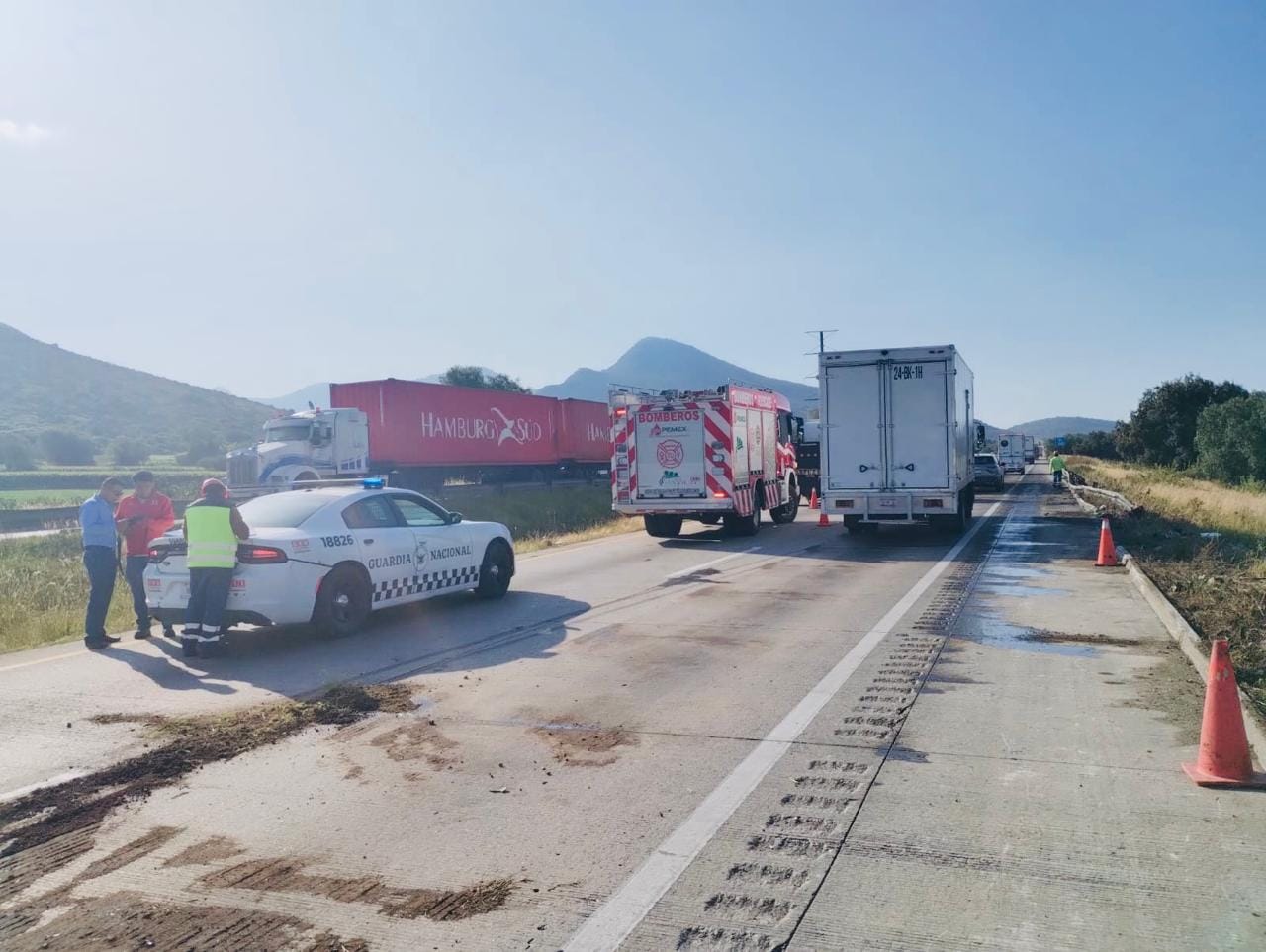 Accidente entre tres tractocamiones en el Arco Norte