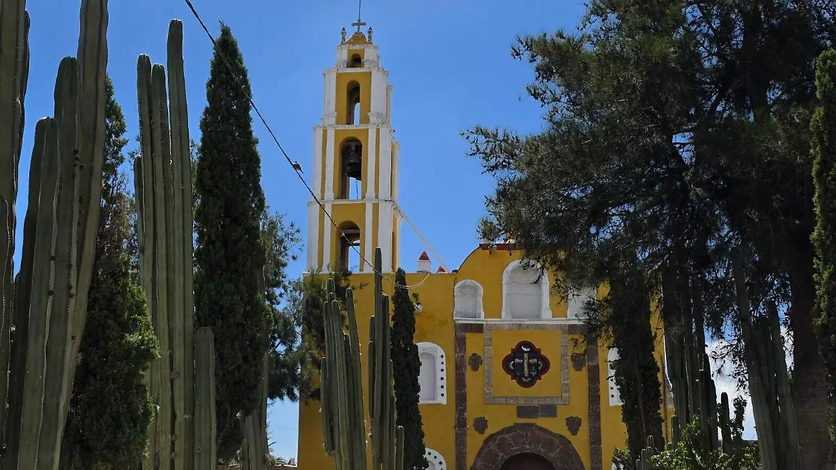 Tras 19 años, Santa Rosa de Lima vuelve a la capilla de Santa Mónica en Epazoyucan