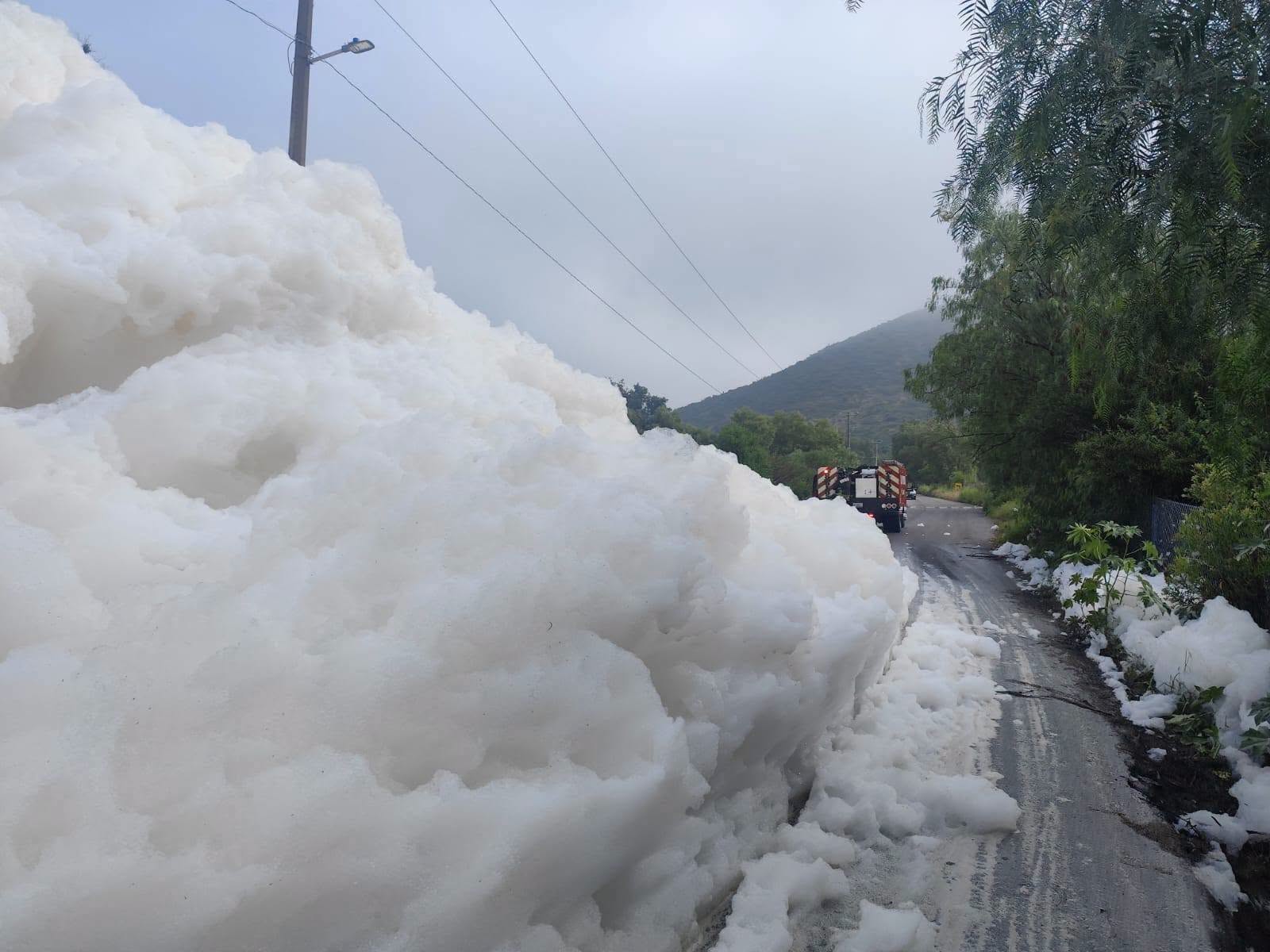 Bomberos mantienen vigilancia por presencia de espuma en Alfajayucan