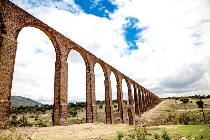 Privan de la libertad a familia de Hidalgo y la abandonan en camino de terracería en Edomex
