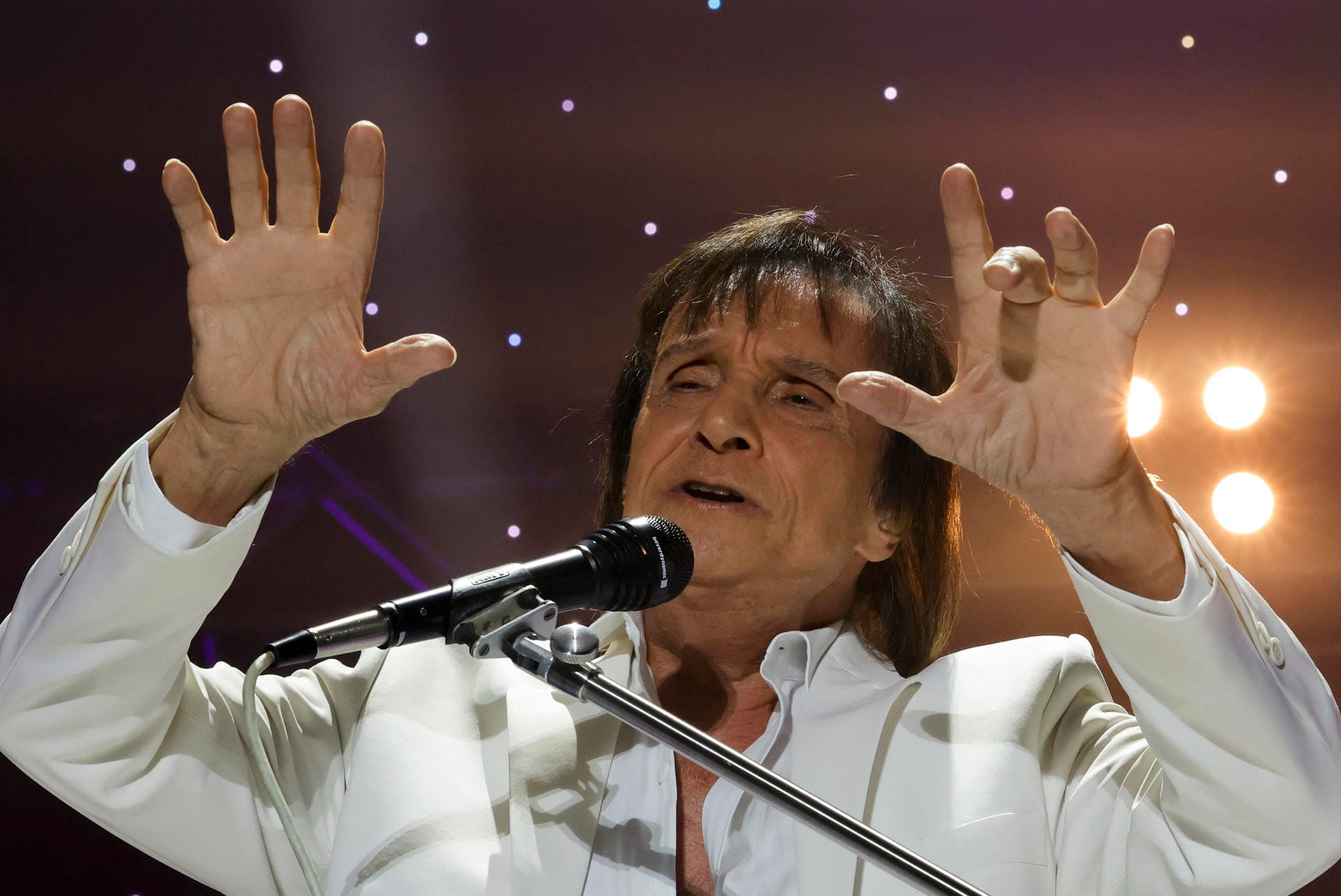 Hospitalizan a Roberto Carlos imagen destacada