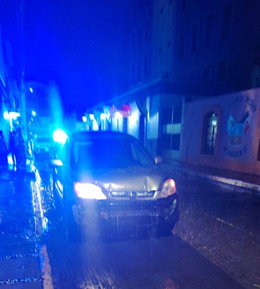 Vehículo se impacta contra farmacia en el centro de Tulancingo imagen destacada