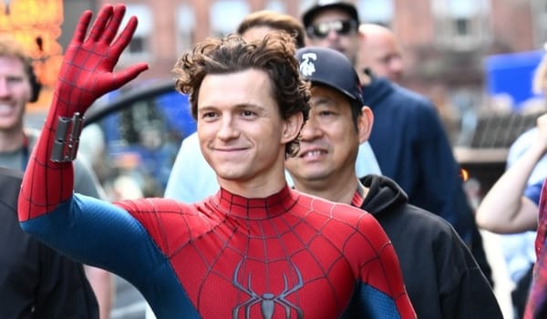 Jorge Campos conquista a Tom Holland con un regalo que hizo historia