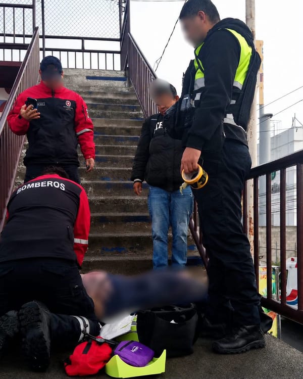Mujer fallece tras desvanecerse en puente peatonal de Tizayuca