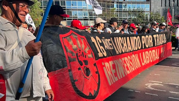 Integrantes del SME en Tetepango se suman a marcha nacional en la Ciudad de México