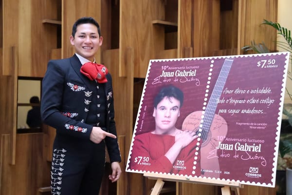 Sergio Maya cancela timbre en honor a Juan Gabriel