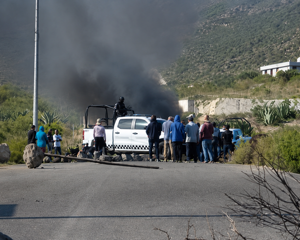 Conflicto por agua potable no resuelto por el municipio deriva en quema de vehículos oficiales en Ixmiquilpan