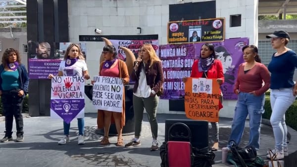 Mercadita las Insurgentas protesta frente a juzgados familiares de Pachuca por presuntas irregularidades