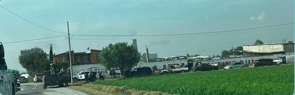 Dejan abandonadas camionetas durante operativo