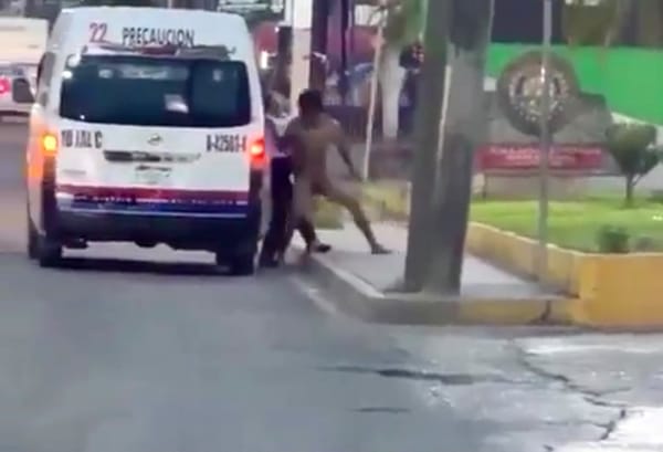 Hombre desnudo ataca a mujer en Huejutla