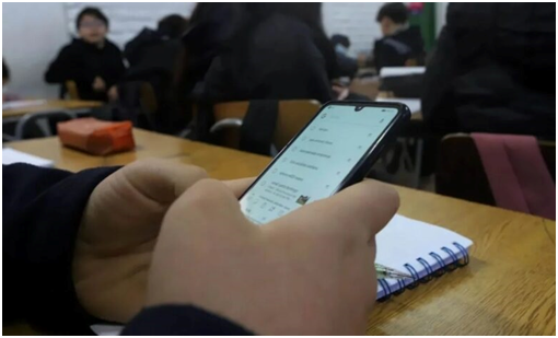 Hidalgo prepara regulación para el uso de celulares en escuelas