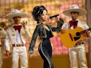 Mattel rinde homenaje a Juan Gabriel con una edición especial de Barbie