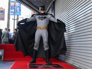 Batman recibe su estrella en el Paseo de la Fama en Hollywood