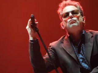 Andrés Calamaro es abucheado en concierto por apoyar corridas de toros